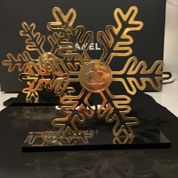 Chanel Snow Flake cosmetic display. The covered display Sold separately. - Picture 3 of 14